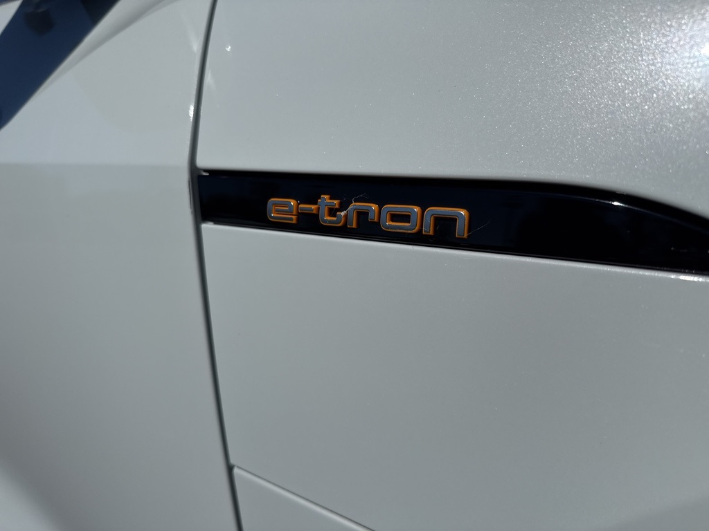 2019 Audi e-tron Premium Plus photo 42