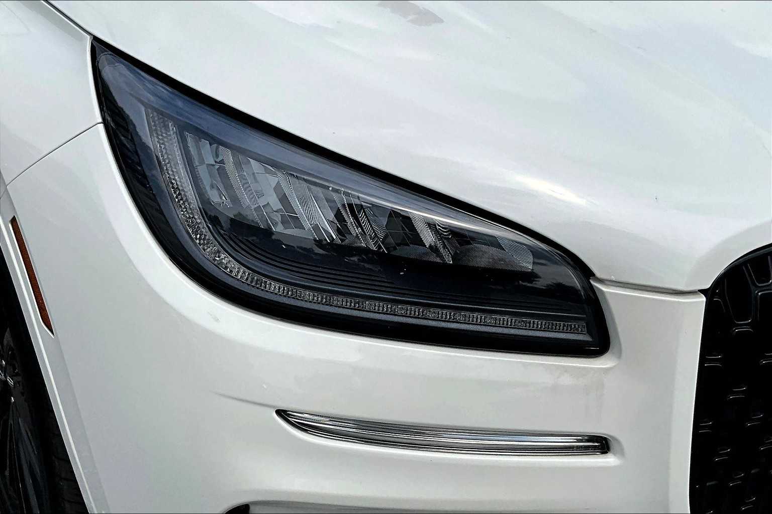 2023 Lincoln Corsair Standard photo 24