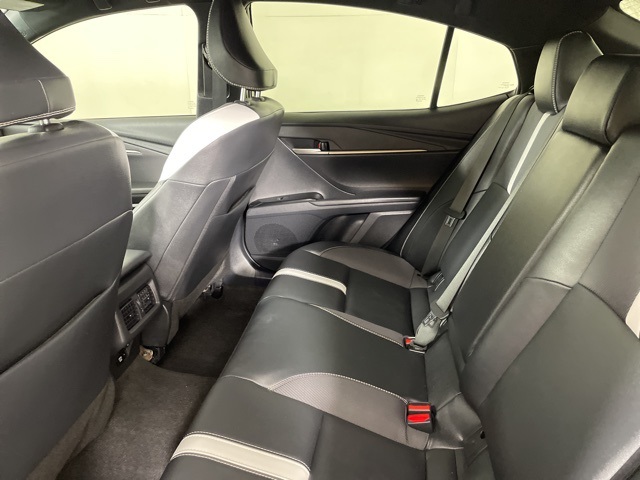 2025 Toyota Camry SE photo 28
