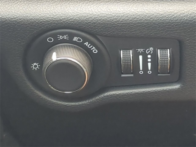 2025 Chrysler Voyager LX photo 30