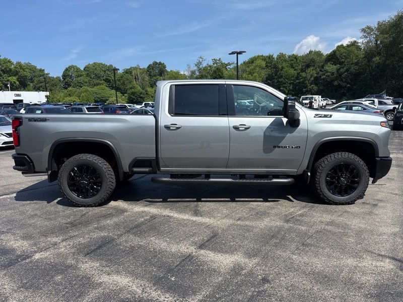2025 Chevrolet Silverado 2500HD LTZ photo 2