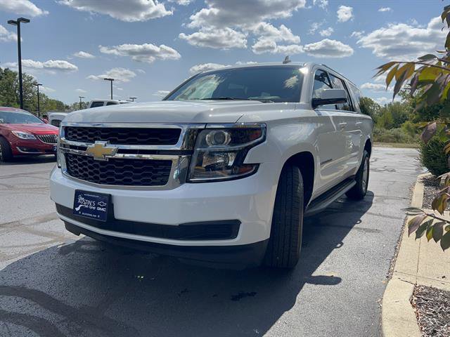 2018 Chevrolet Suburban LT photo 3