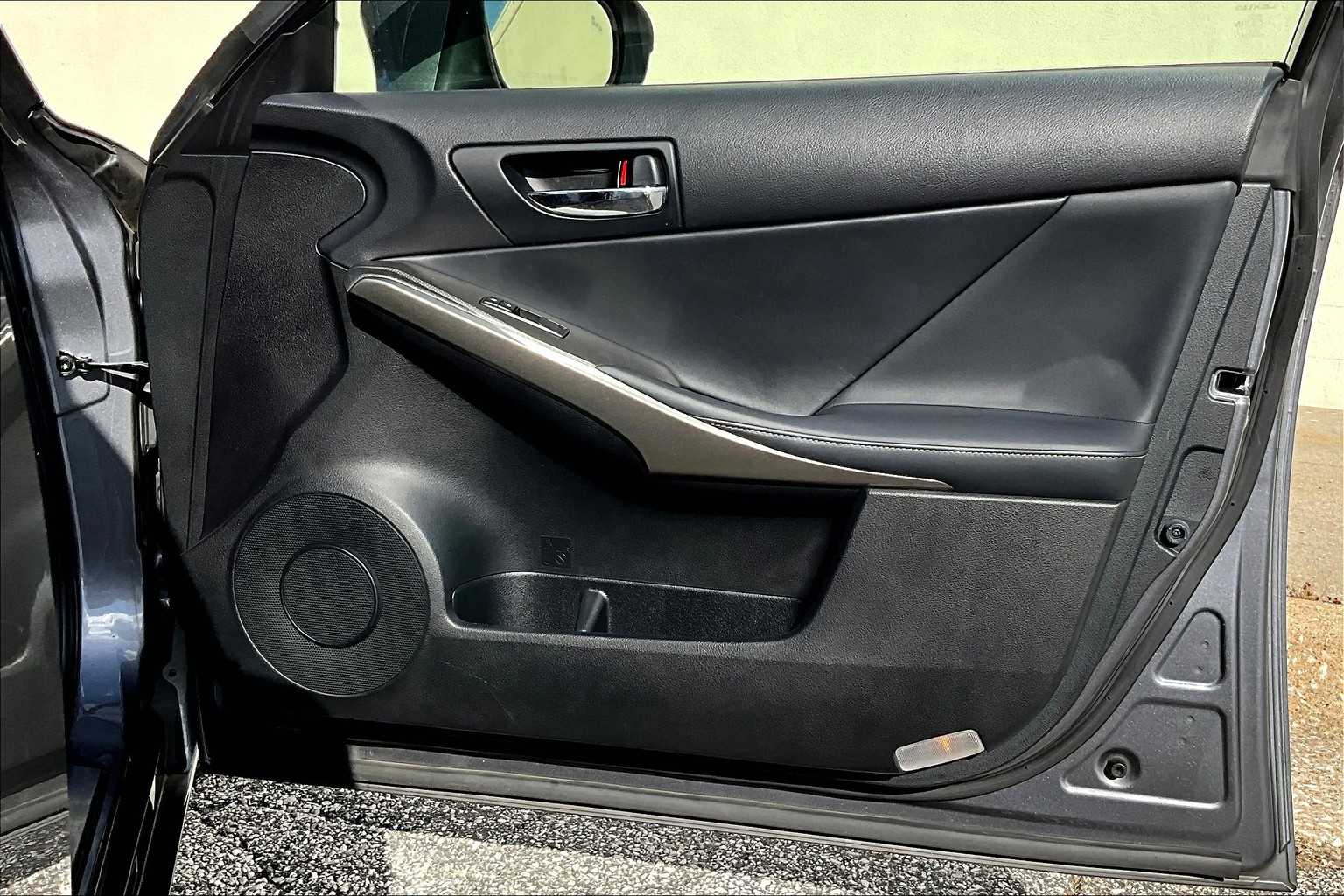 2014 Lexus IS 250 photo 21