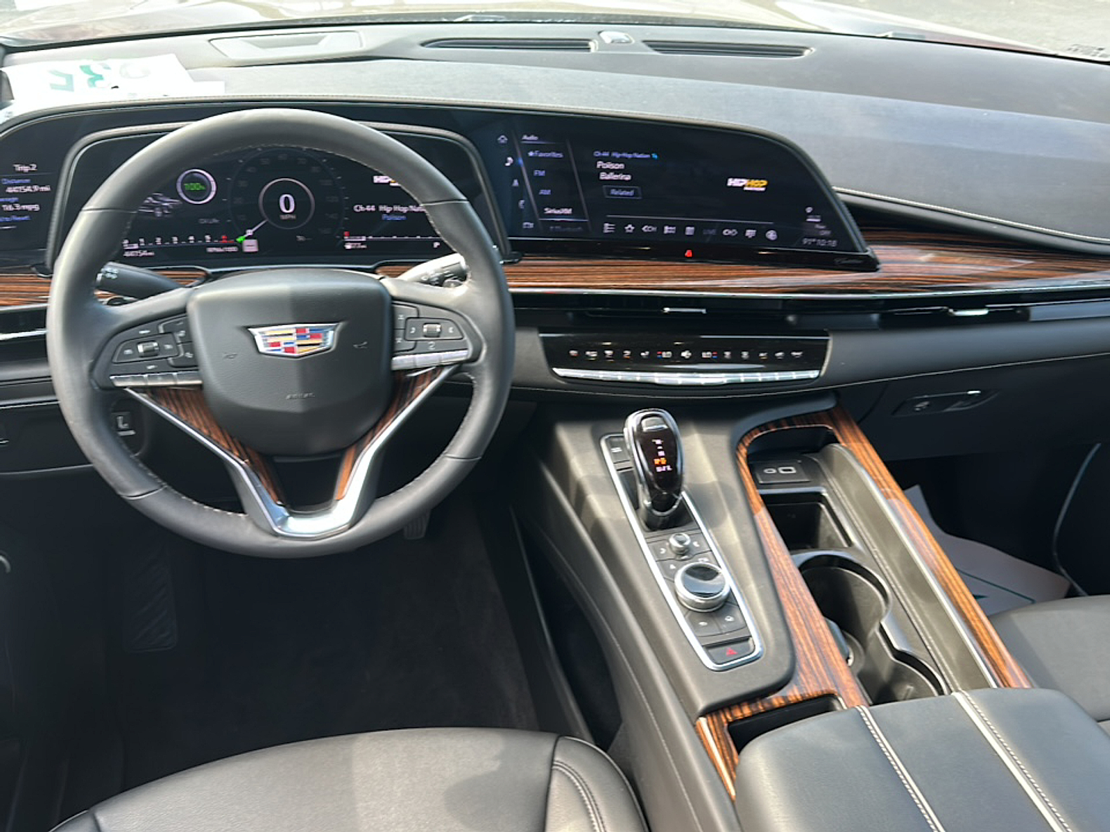 2023 Cadillac Escalade Luxury photo 9