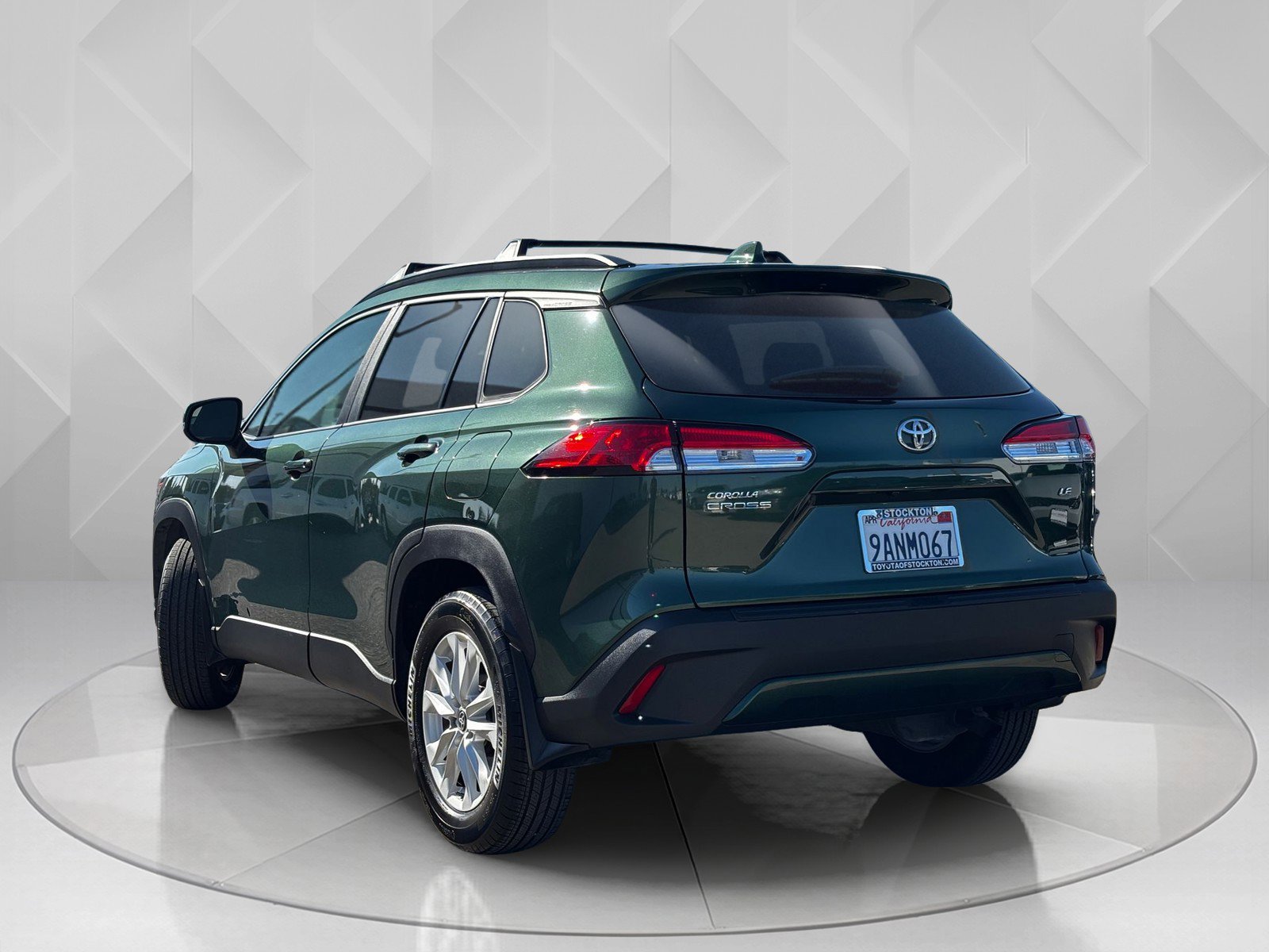 2022 Toyota Corolla Cross LE photo 3