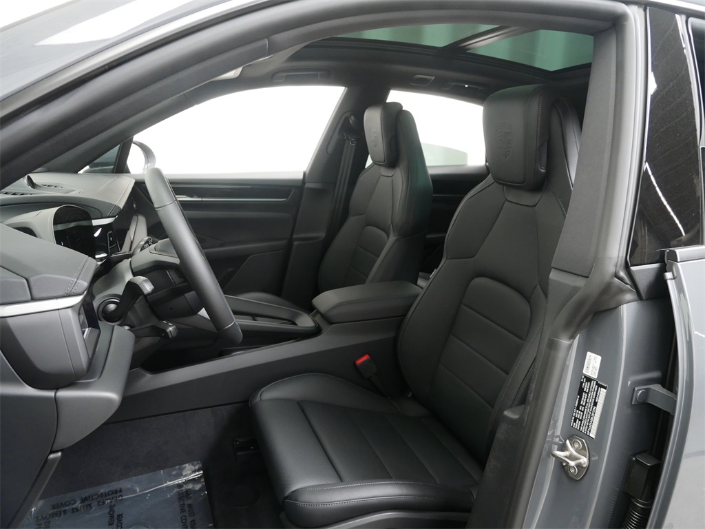2025 Porsche Macan Electric 4 photo 5