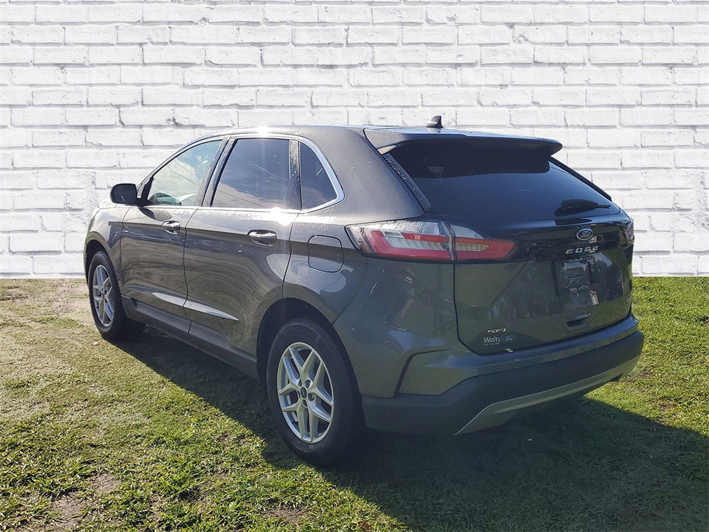2022 Ford Edge SEL photo 3