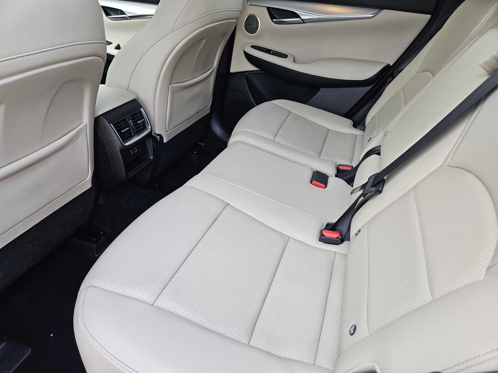 2022 Infiniti QX50 Essential photo 25