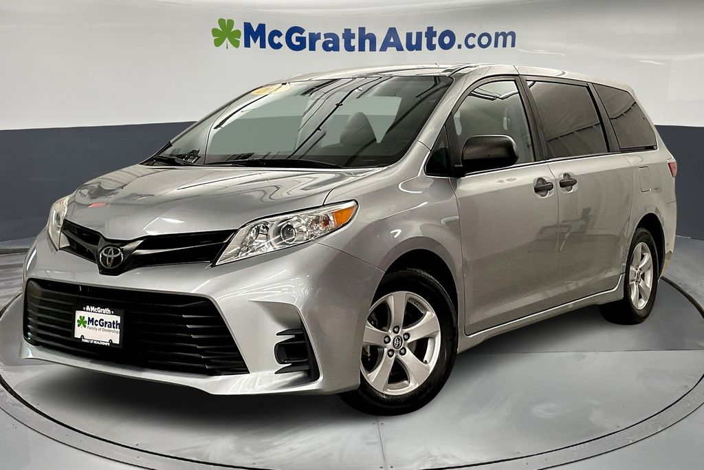 2020 Toyota Sienna L photo 2