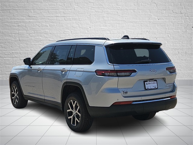 2025 Jeep Grand Cherokee Limited photo 3