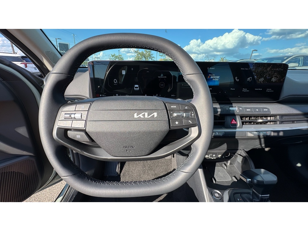 2025 Kia K4 EX photo 10