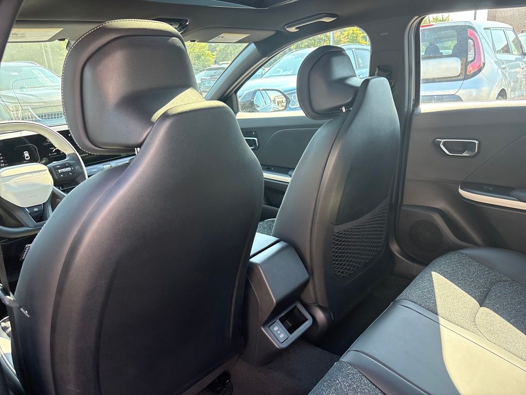 2025 Kia K4 GT-Line photo 23