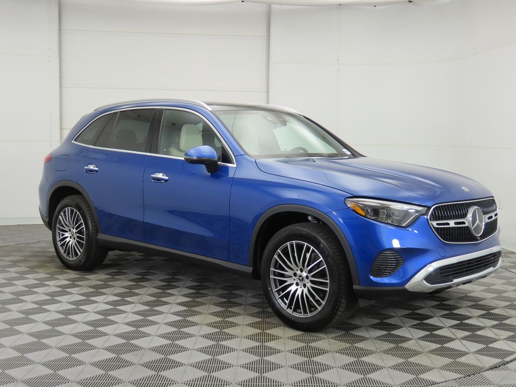 2026 Mercedes Benz GLC 300 4MATIC photo 3