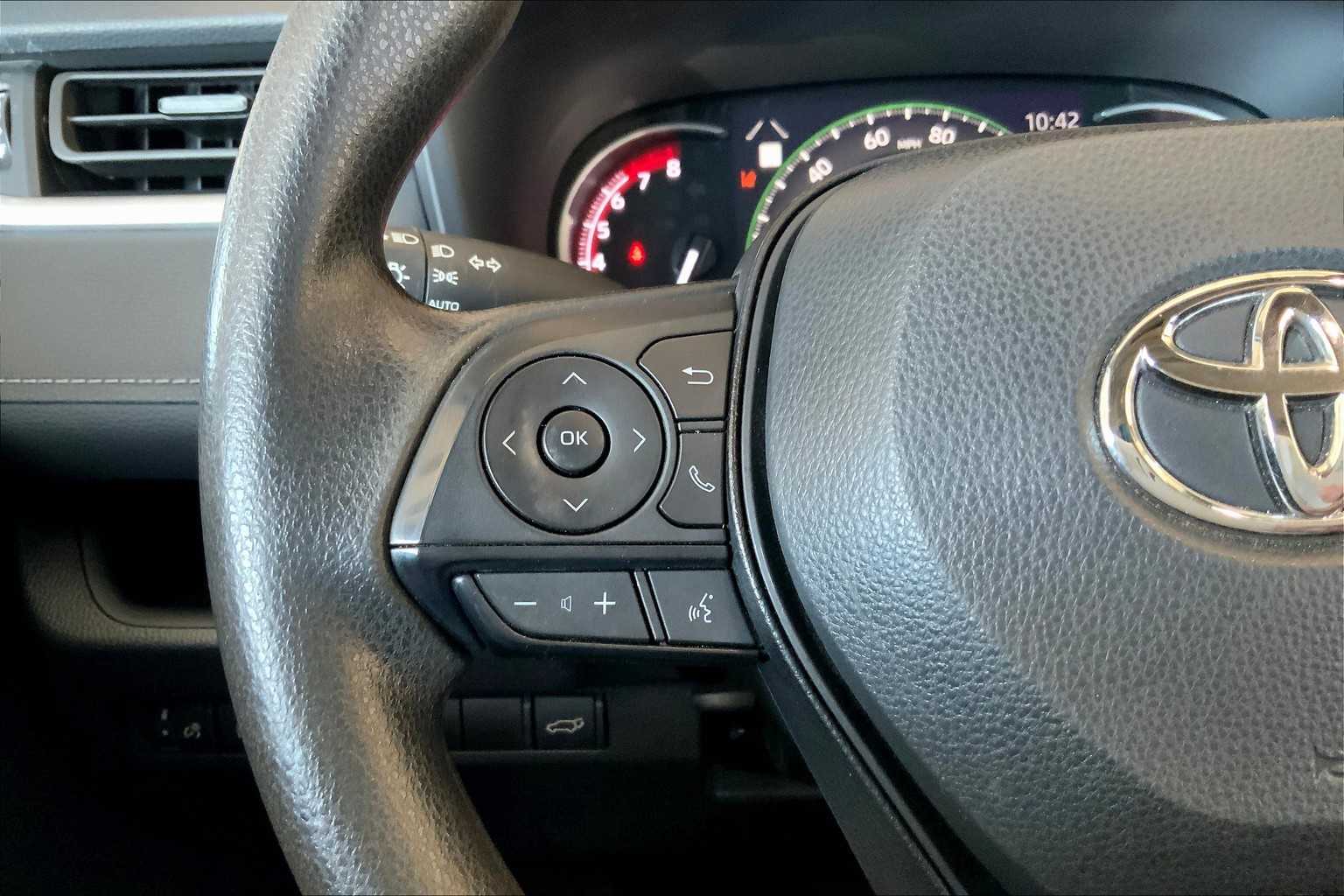 2024 Toyota RAV4 XLE photo 22