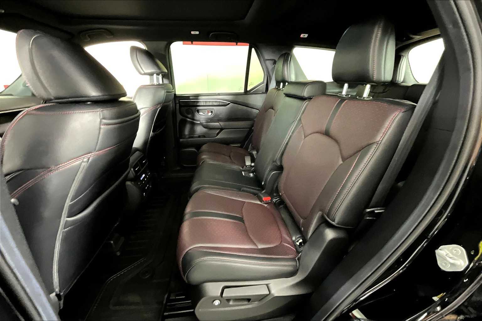 2025 Honda Pilot Black Edition photo 15