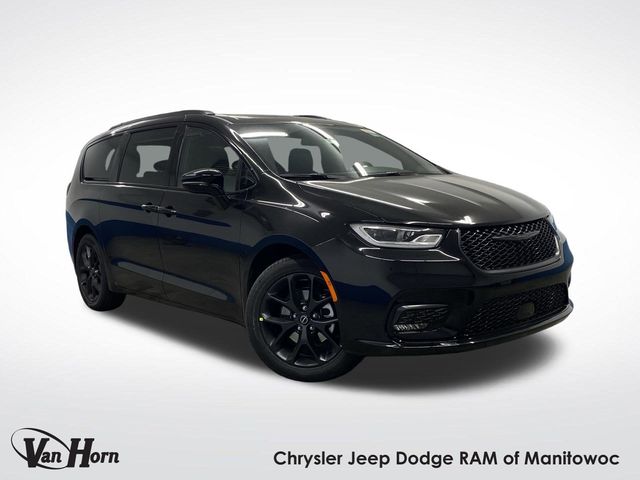 2026 Chrysler Pacifica Select's photo