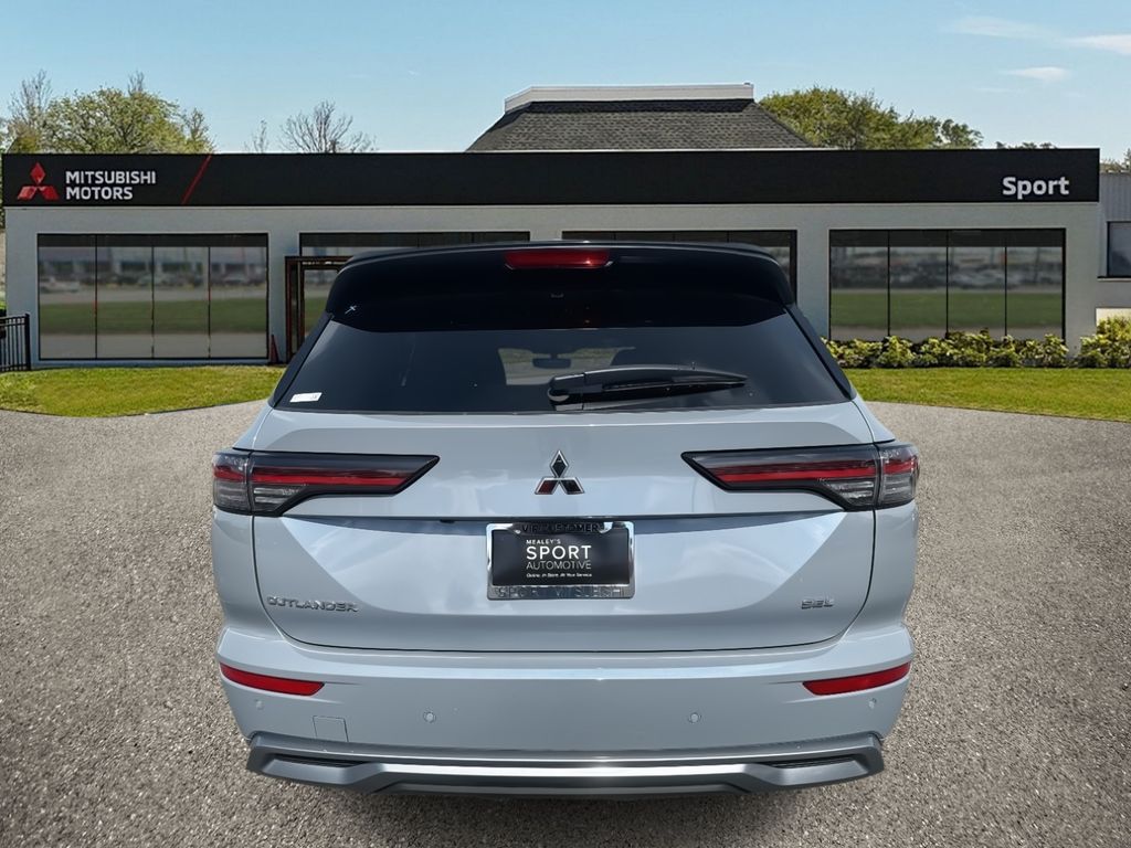 2025 Mitsubishi Outlander SEL photo 4