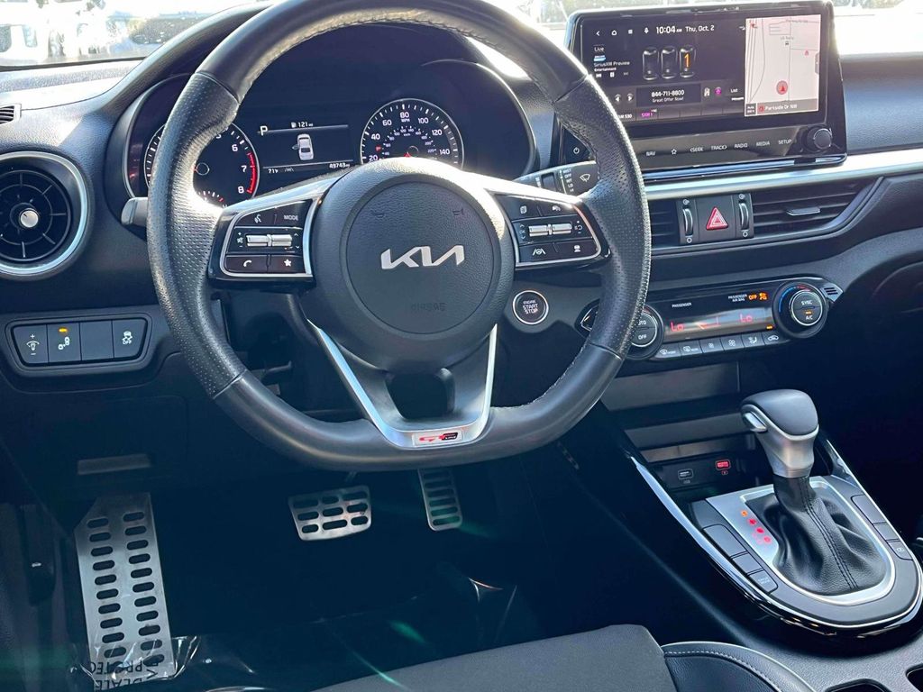 2022 Kia Forte GT-Line photo 2