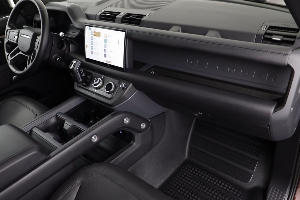 2025 Land Rover Defender 130 X-Dynamic SE photo 21