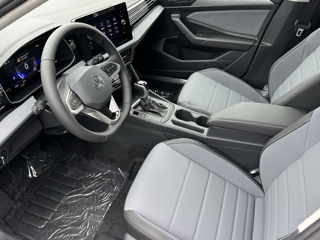 2025 Volkswagen Jetta SE photo 13