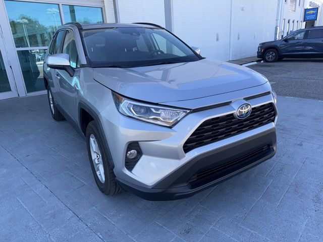 2020 Toyota RAV4 Hybrid XLE photo 4