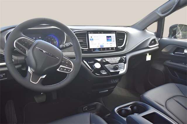 2025 Chrysler Pacifica photo 10