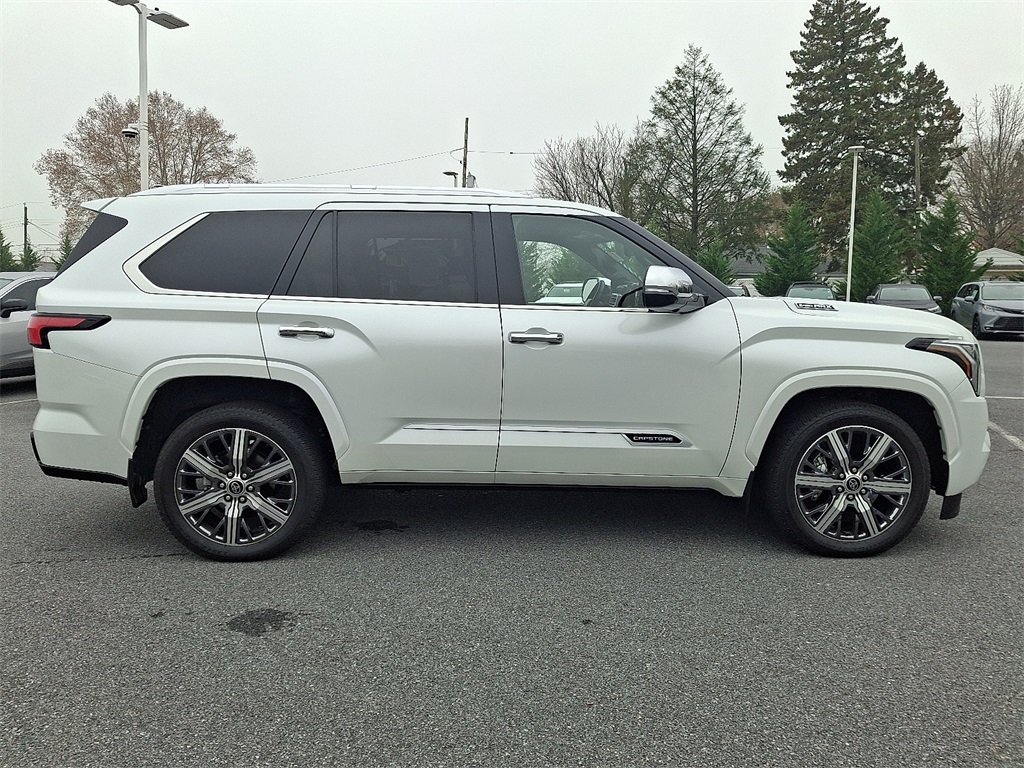 2023 Toyota Sequoia Capstone photo 4