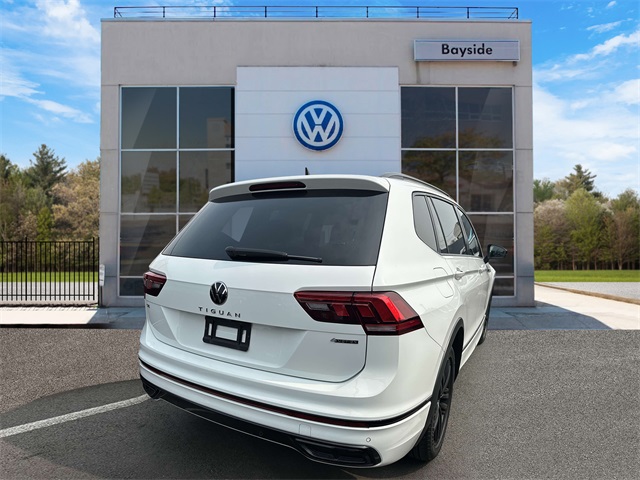 2022 Volkswagen Tiguan SE R-Line Black photo 2