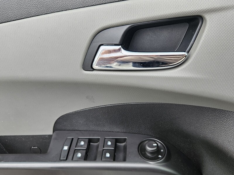 2013 Chevrolet Sonic LT photo 17