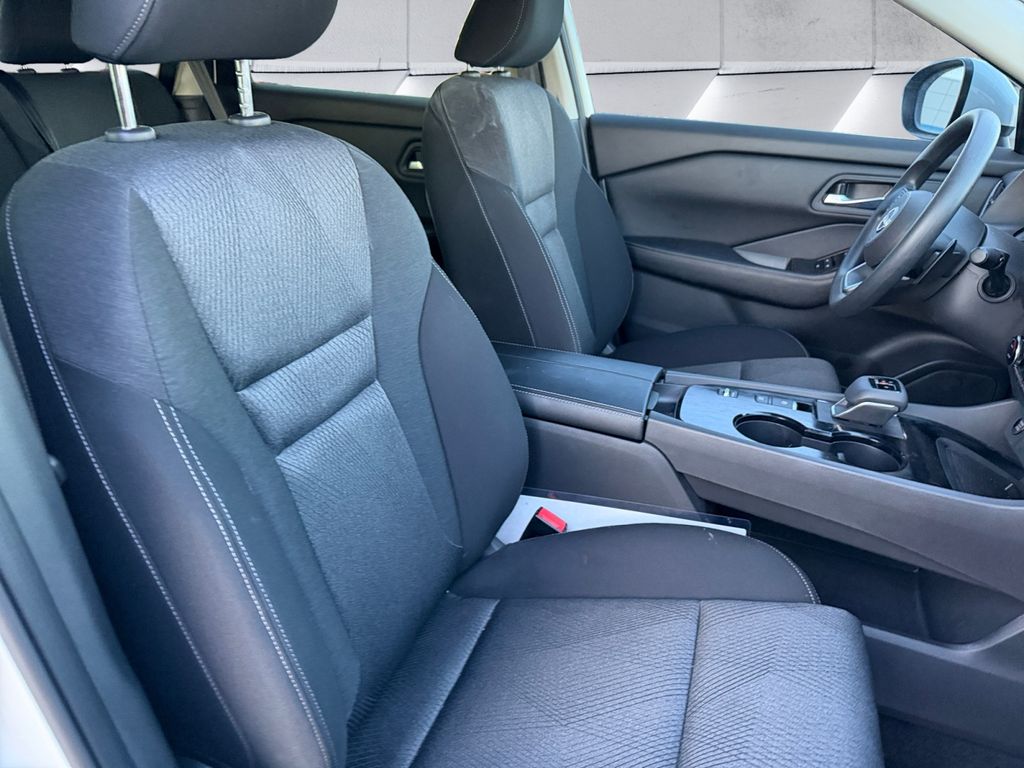2024 Nissan Rogue SV photo 12