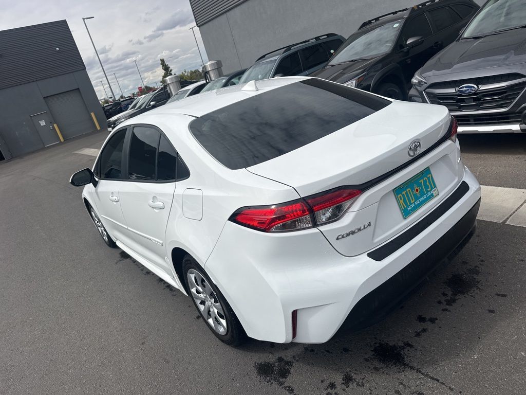 2023 Toyota Corolla LE photo 9