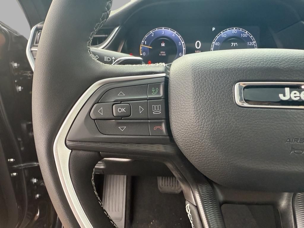 2025 Jeep Grand Cherokee Laredo Altitude photo 9