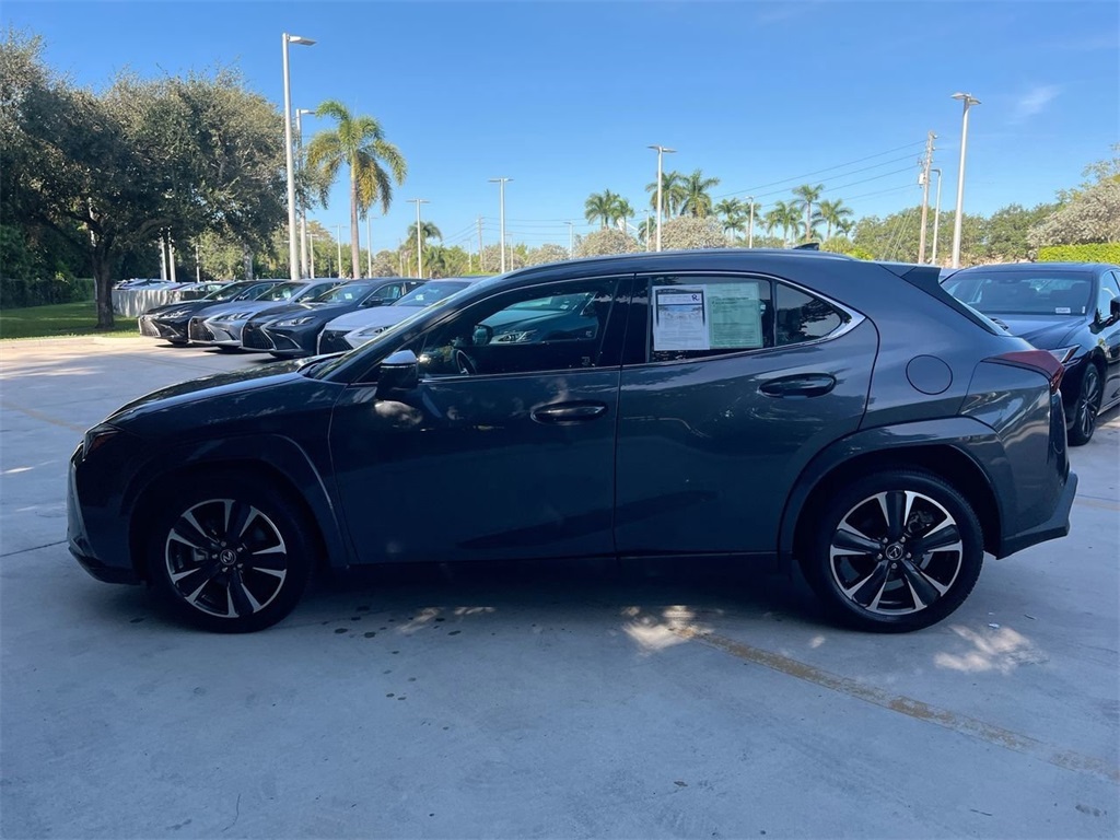 2025 Lexus UX Premium photo 4