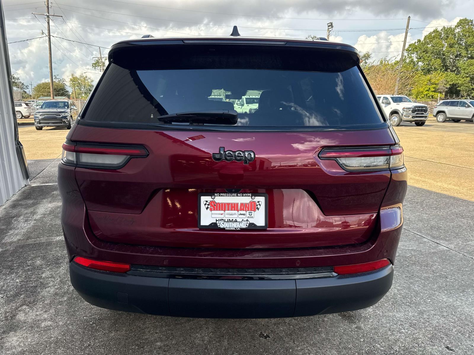 2025 Jeep Grand Cherokee Altitude photo 3