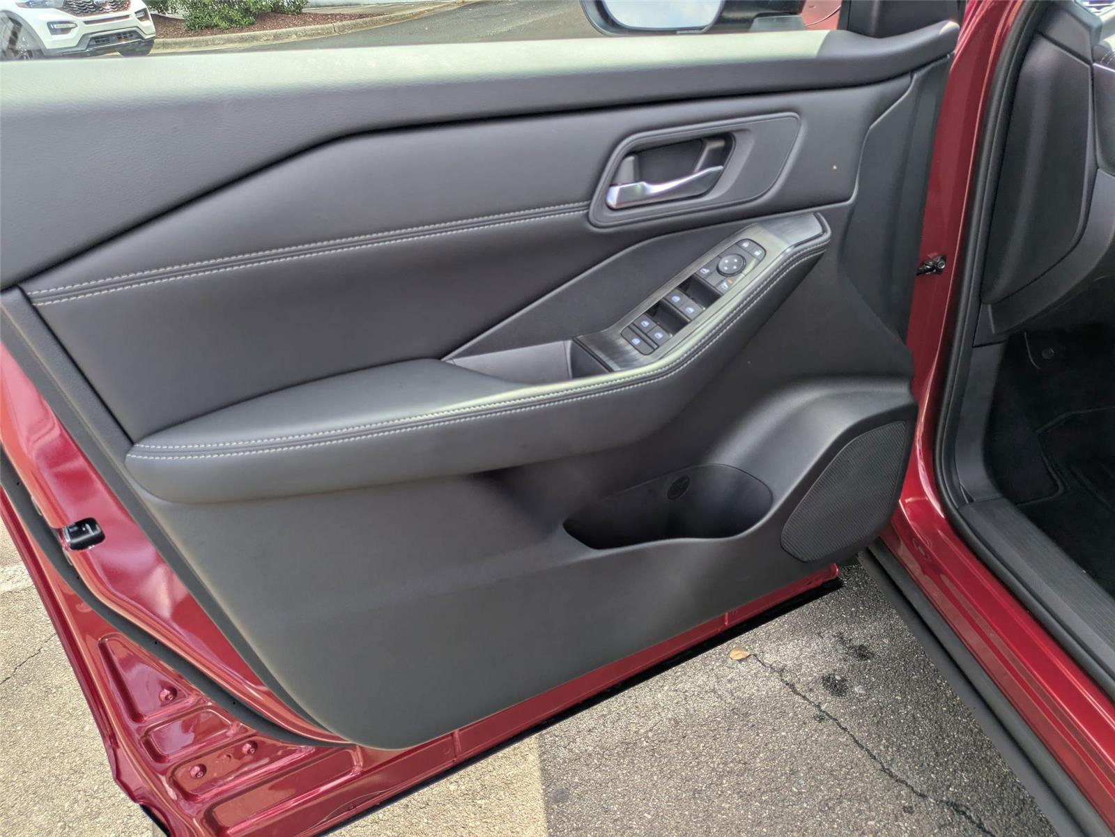 2026 Nissan Rogue SV photo 8