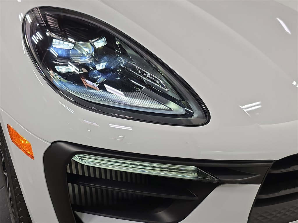 2026 Porsche Macan S photo 11