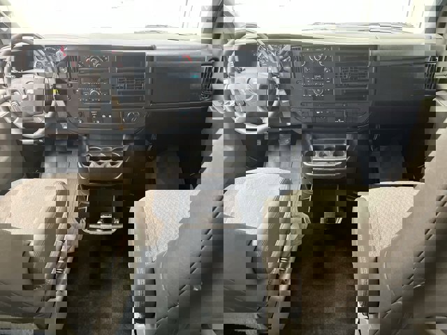 2017 Chevrolet Express Passenger 3500 LT photo 4