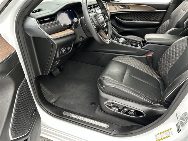 2023 Jeep Grand Cherokee L Summit photo 2