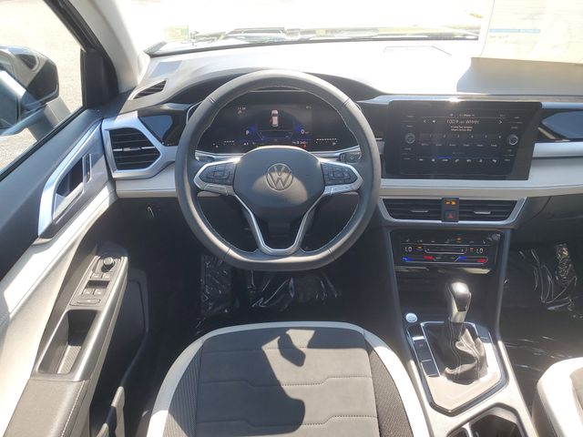 2025 Volkswagen Taos SE photo 16