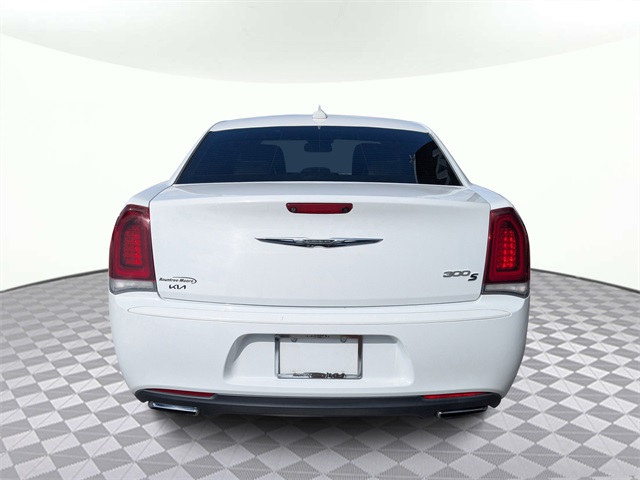 2015 Chrysler 300 S photo 2