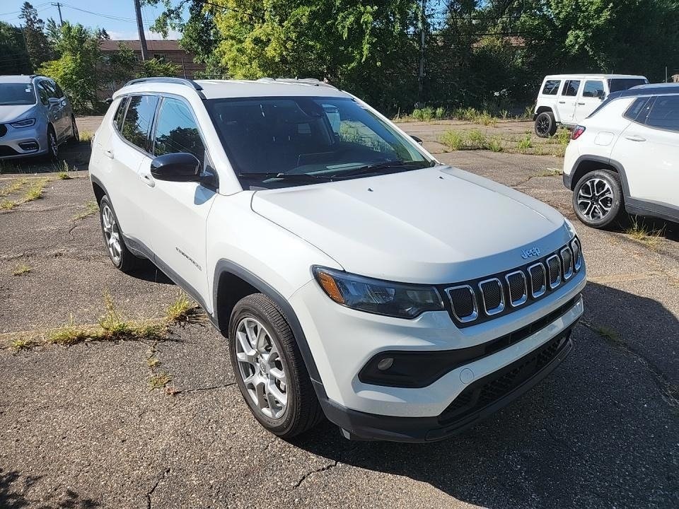 Used 2022 Jeep Compass Latitude Lux with VIN 3C4NJDFB7NT195625 for sale in Kansas City