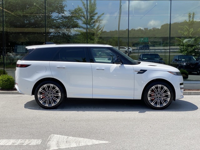 2025 Land Rover Range Rover Sport SE photo 7