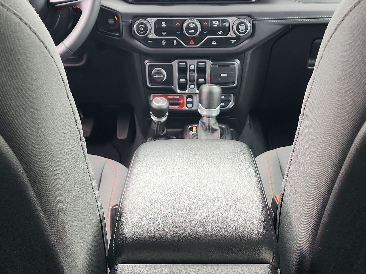 2024 Jeep Wrangler Rubicon photo 19