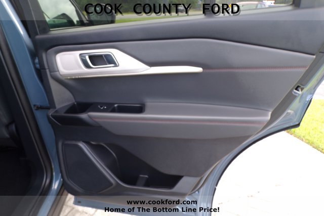 2025 Ford Explorer photo 18