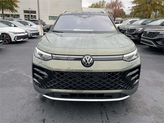 2026 Volkswagen Tiguan SEL R-Line photo 2