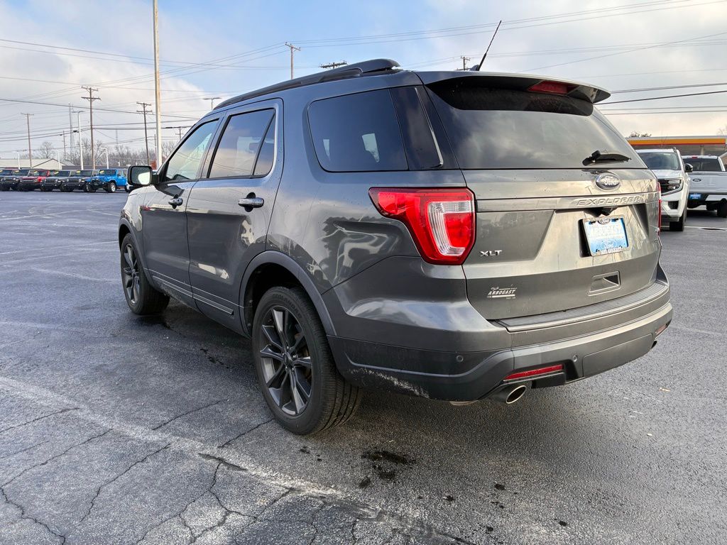 2019 Ford Explorer XLT photo 3