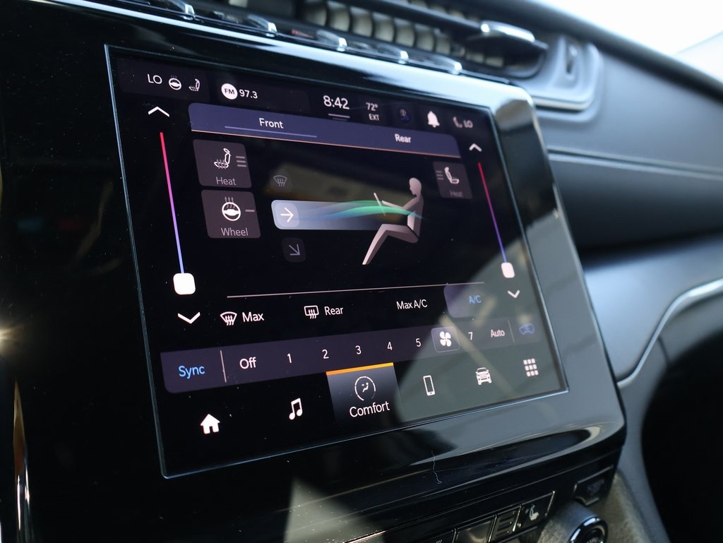 2024 Jeep Grand Cherokee Altitude photo 32