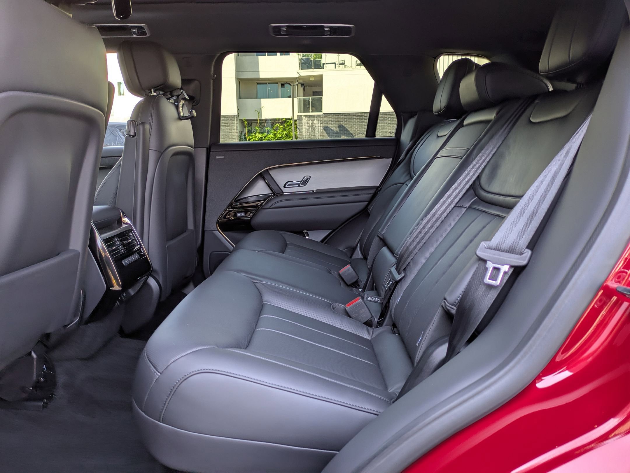 2025 Land Rover Range Rover Sport SE photo 15
