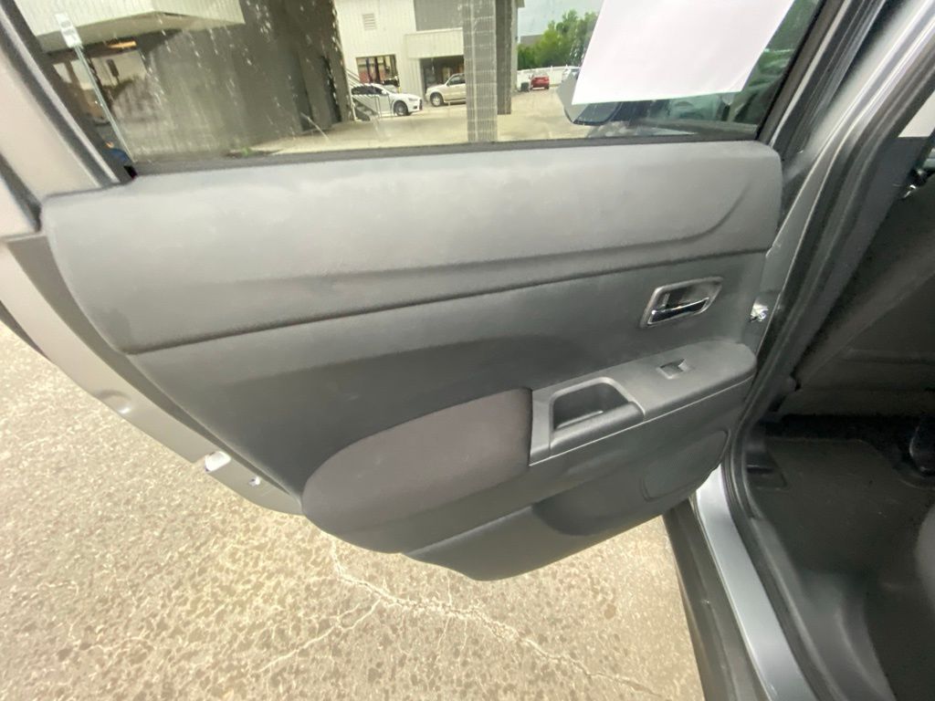 2024 Mitsubishi Outlander Sport ES photo 17