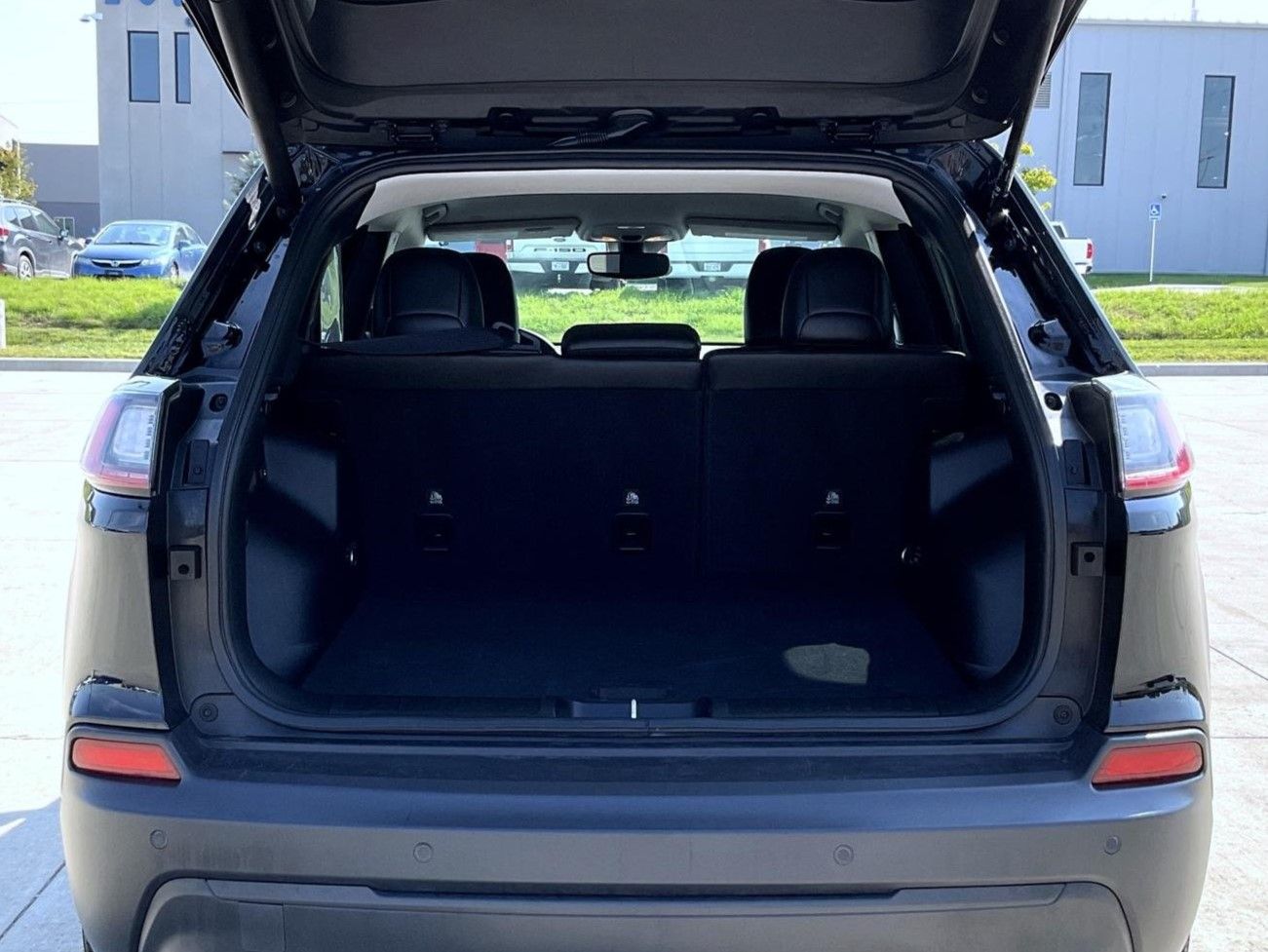 2023 Jeep Cherokee Altitude photo 19